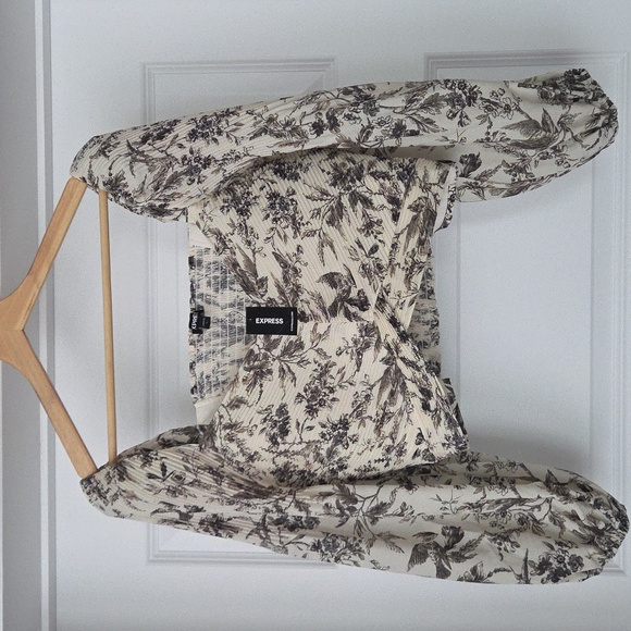 NWT EXPRESS Floral Crop Top and Wide Leg Pant Set, Size L - Picture 4 of 16